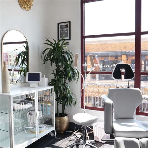 A salon suite is basically a mini salon that lets beauty professionals from all types of industries (MUAs, stylists, estheticians, etc. . Esthetician rooms for rent near me